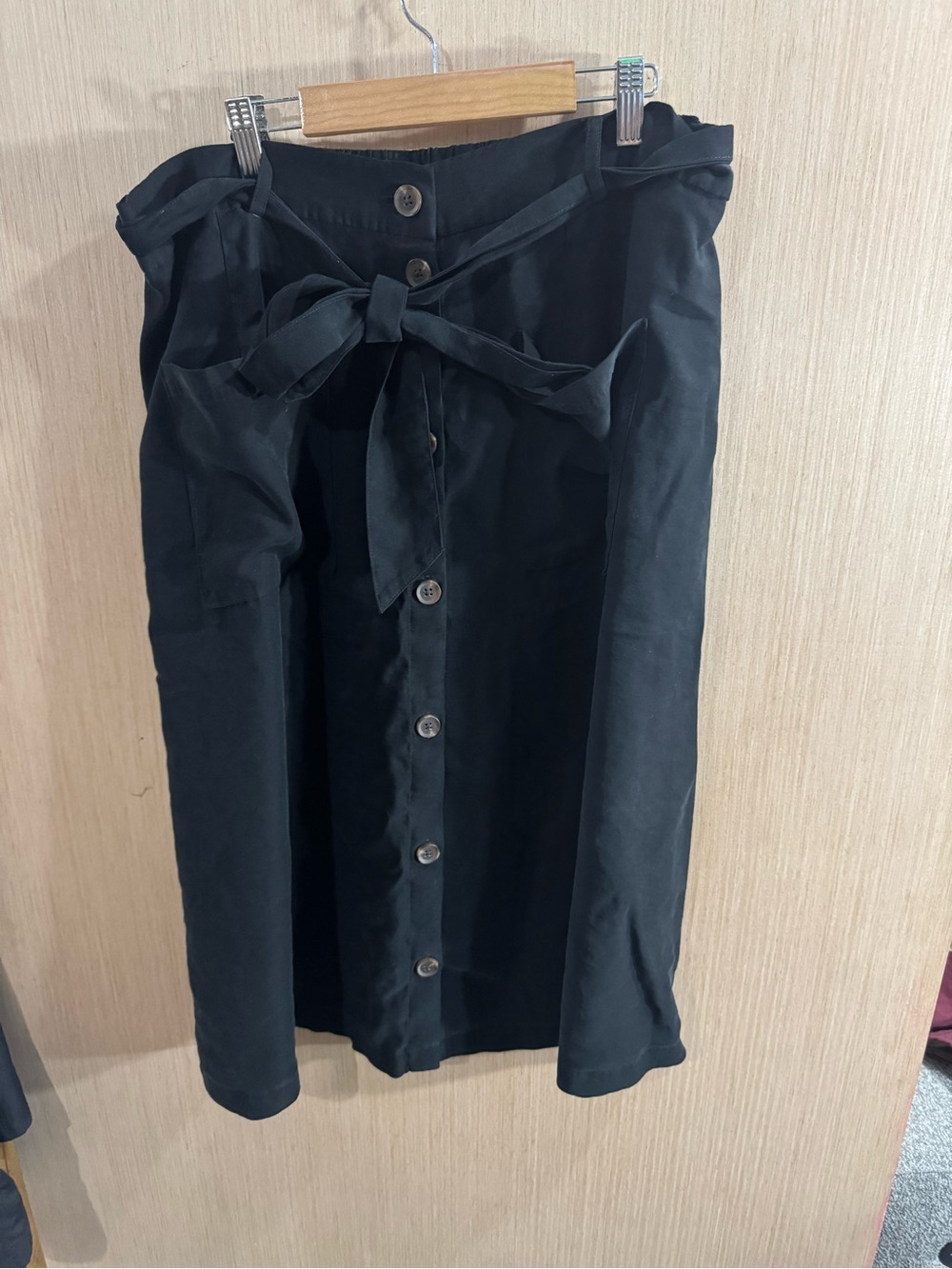 Old Navy Vicose Black Button-Front Midi Skirt with Tie Waist Size XL